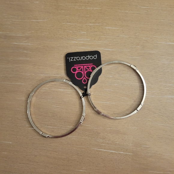 Necklace and Bracelets - Picture 7 of 8